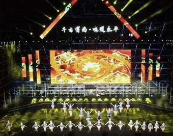 孝感舞臺(tái)電動(dòng)葫蘆助力村晚演出舞臺(tái)搭建活動(dòng)